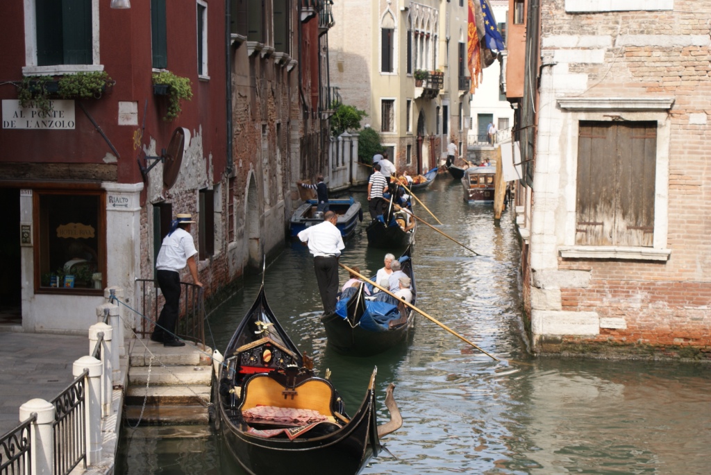 Гондолы в Венеции