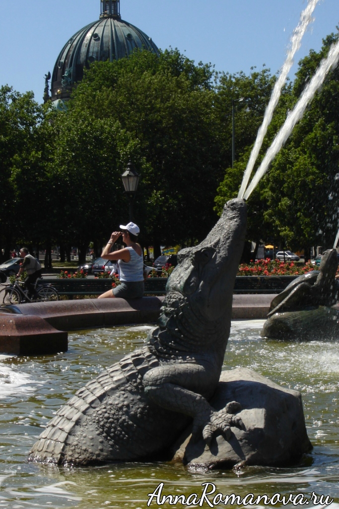фонтан нептун в Берлине
