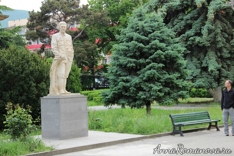 памятник сталину в гори